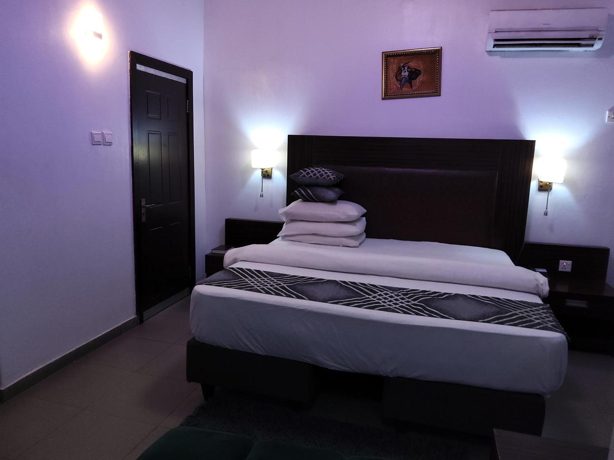 Crownedge Hotels Ikeja Exterior foto