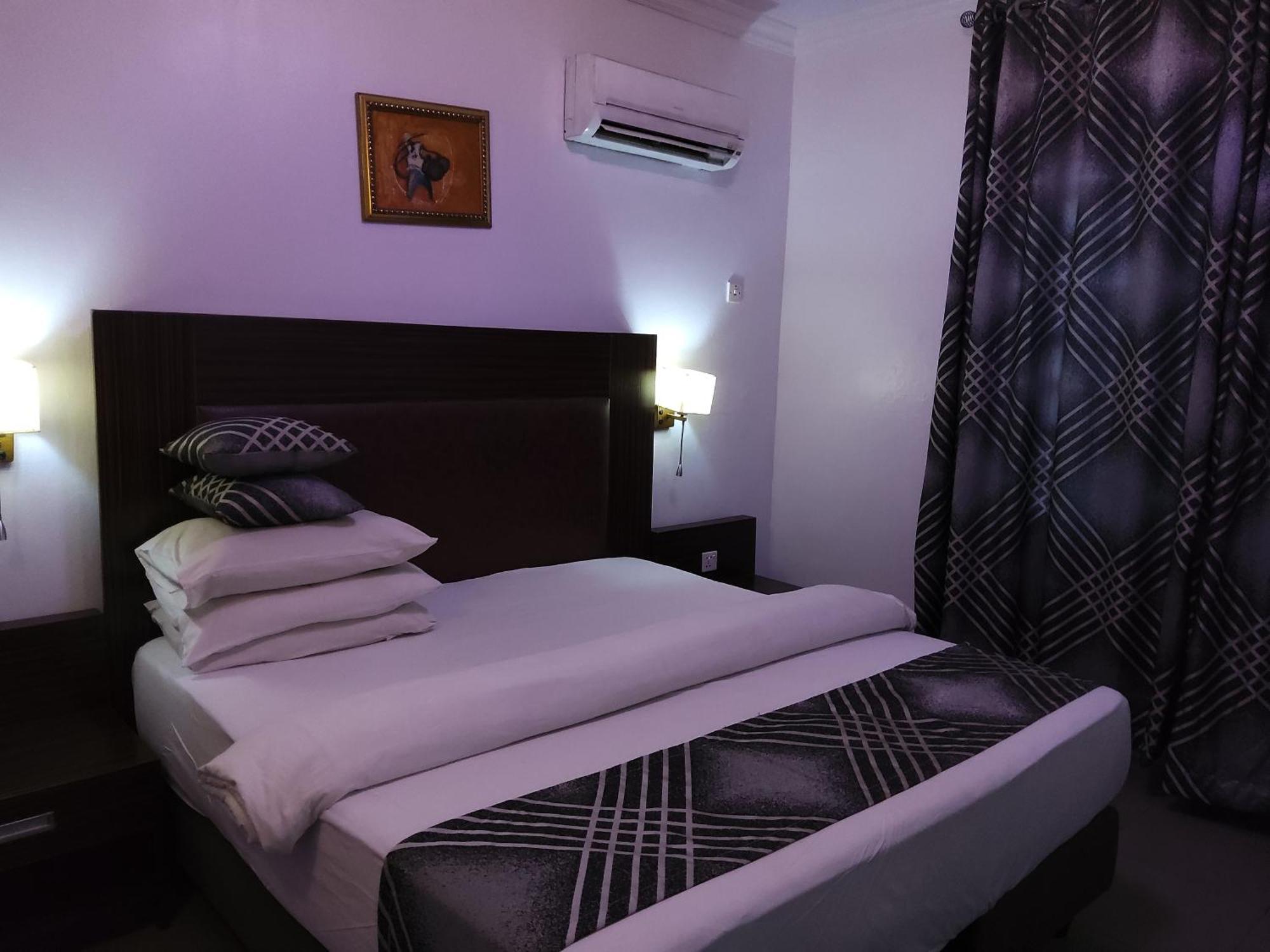 Crownedge Hotels Ikeja Exterior foto