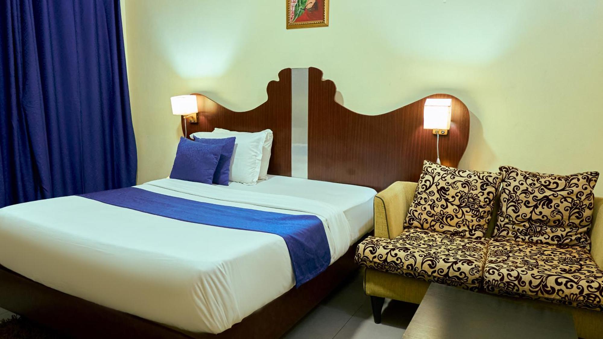 Crownedge Hotels Ikeja Exterior foto