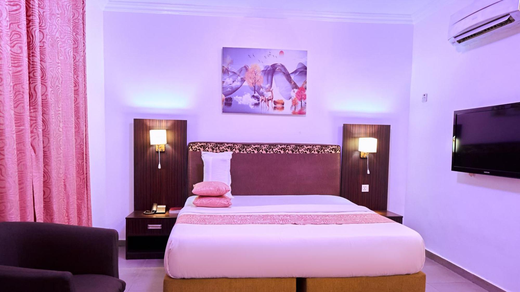 Crownedge Hotels Ikeja Exterior foto