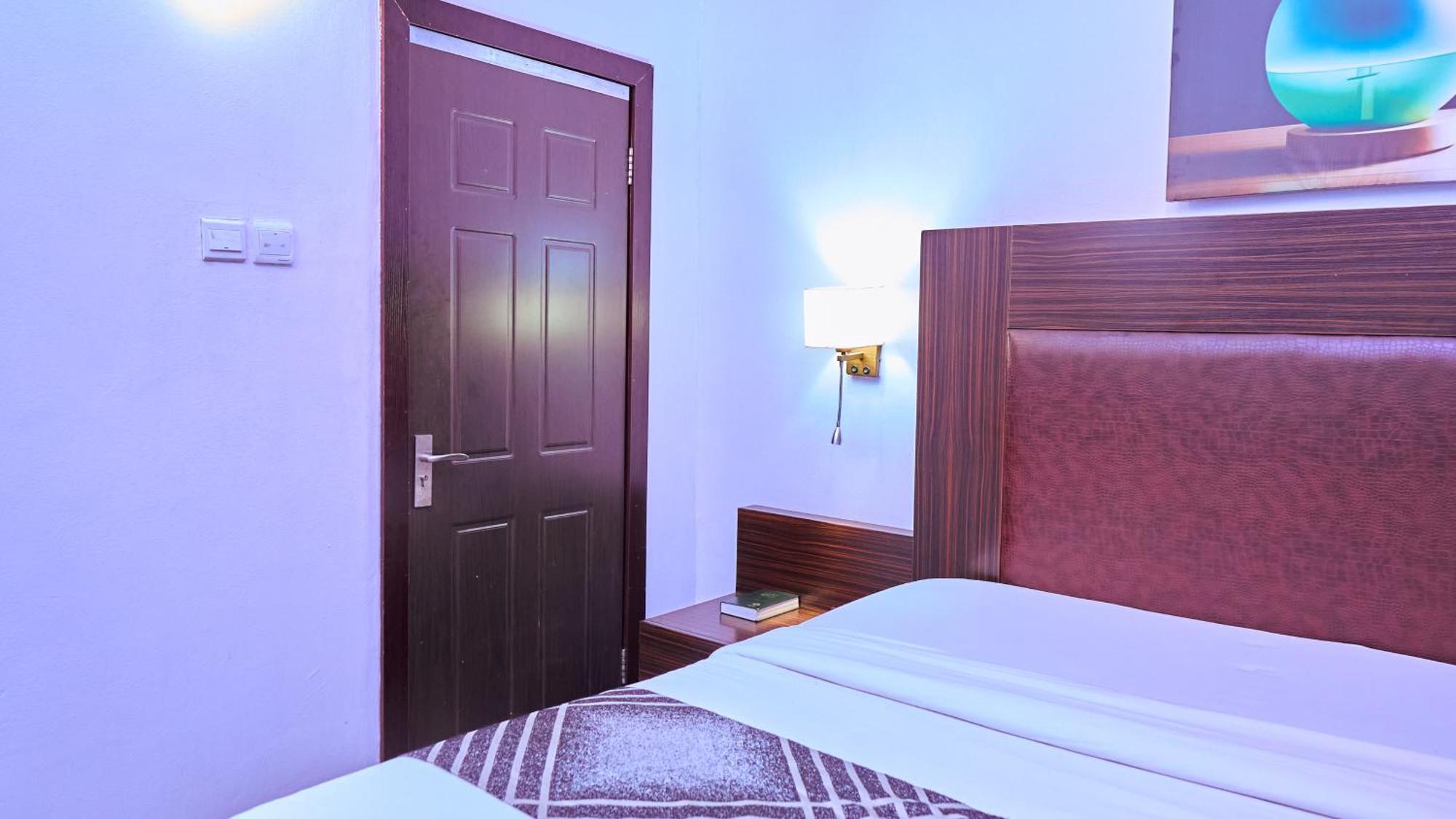 Crownedge Hotels Ikeja Exterior foto