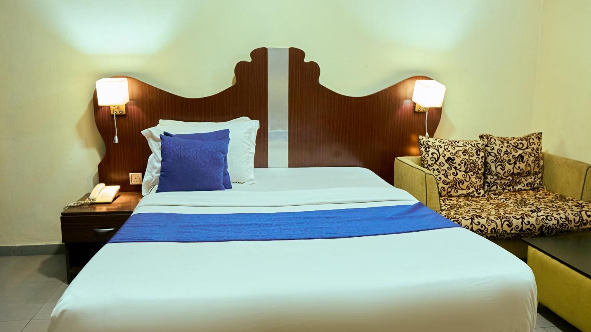 Crownedge Hotels Ikeja Exterior foto