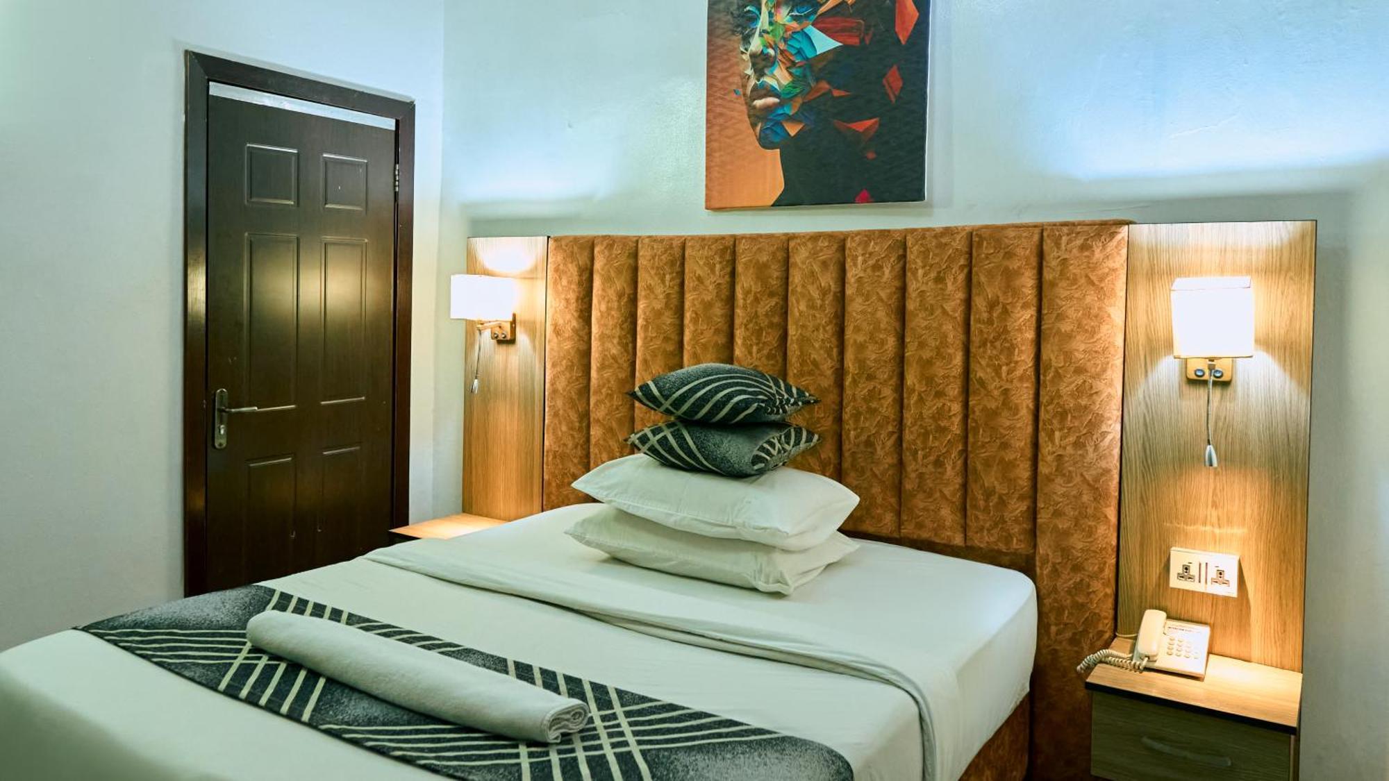 Crownedge Hotels Ikeja Exterior foto