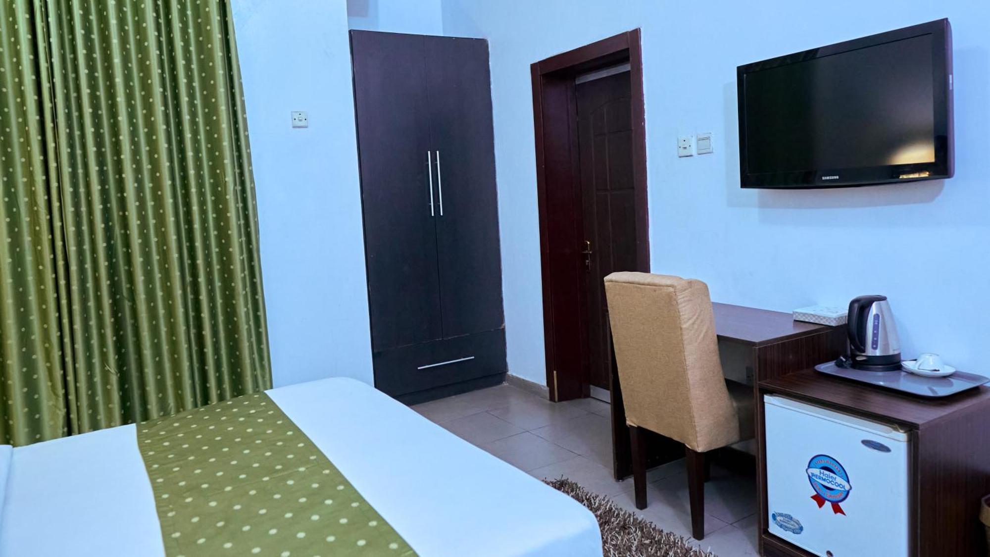 Crownedge Hotels Ikeja Exterior foto