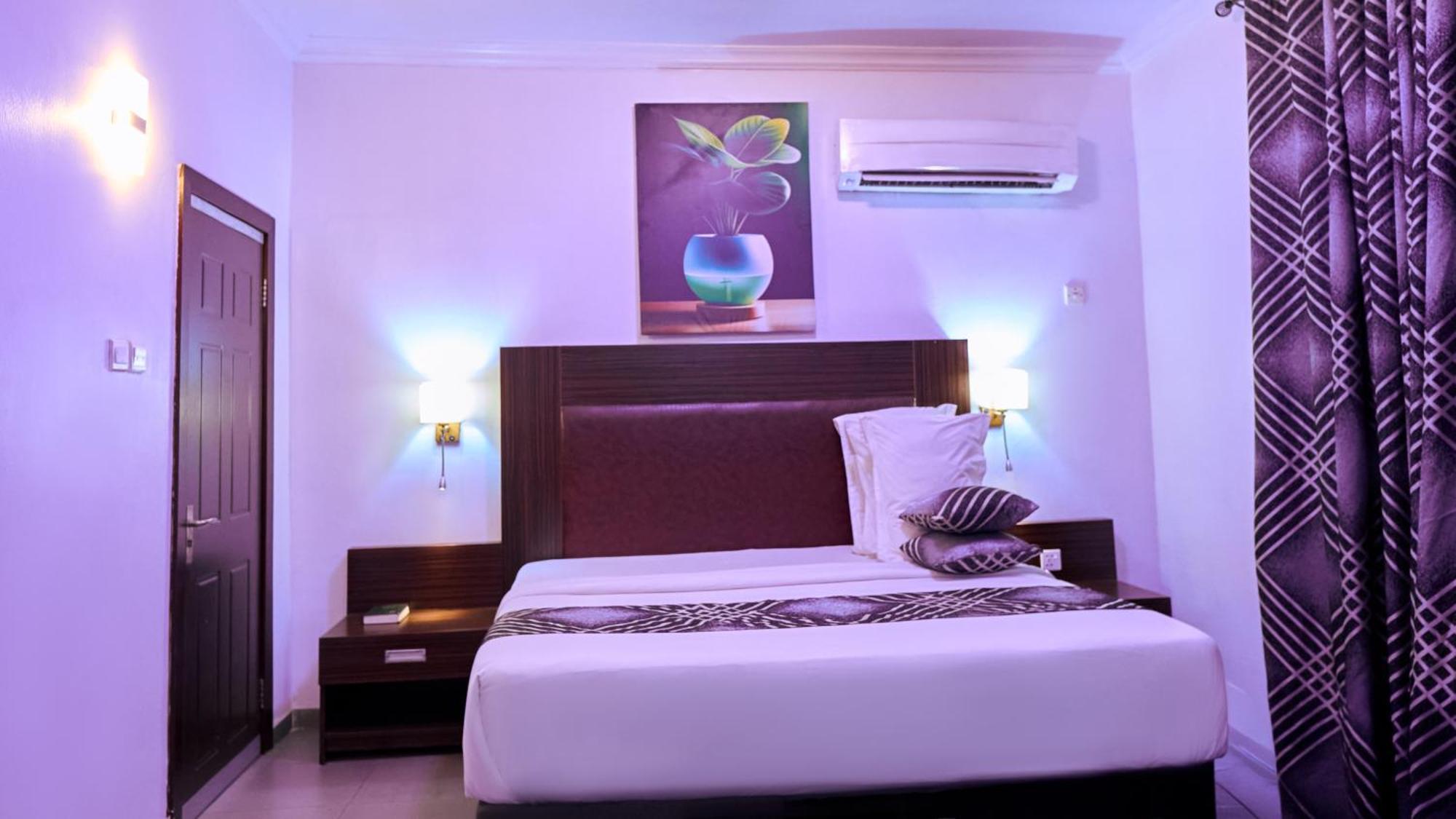 Crownedge Hotels Ikeja Exterior foto