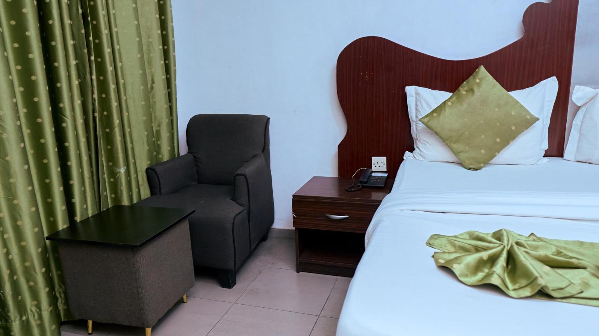 Crownedge Hotels Ikeja Exterior foto