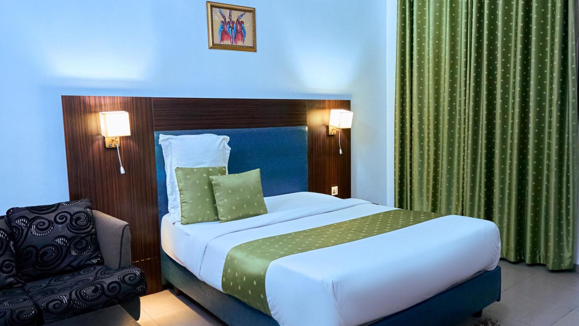 Crownedge Hotels Ikeja Exterior foto